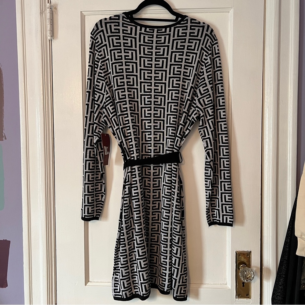 Love Scarlett Geometric Faux Wrap
Dress XL NWT - Picture 10 of 10